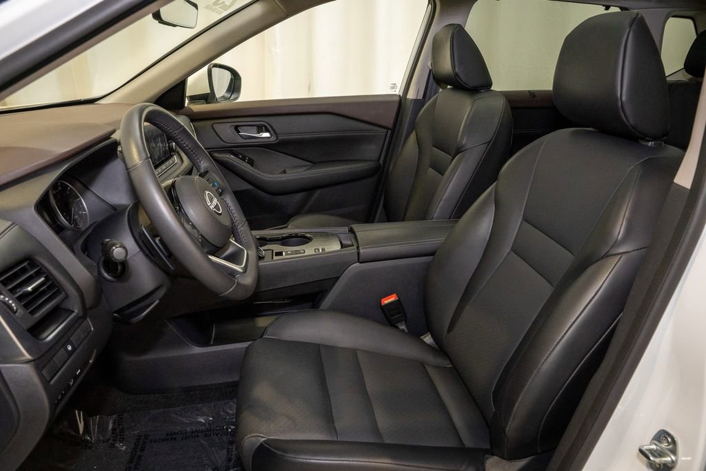 Used 2023 Nissan Rogue SV w/ SV Premium B Package image 12