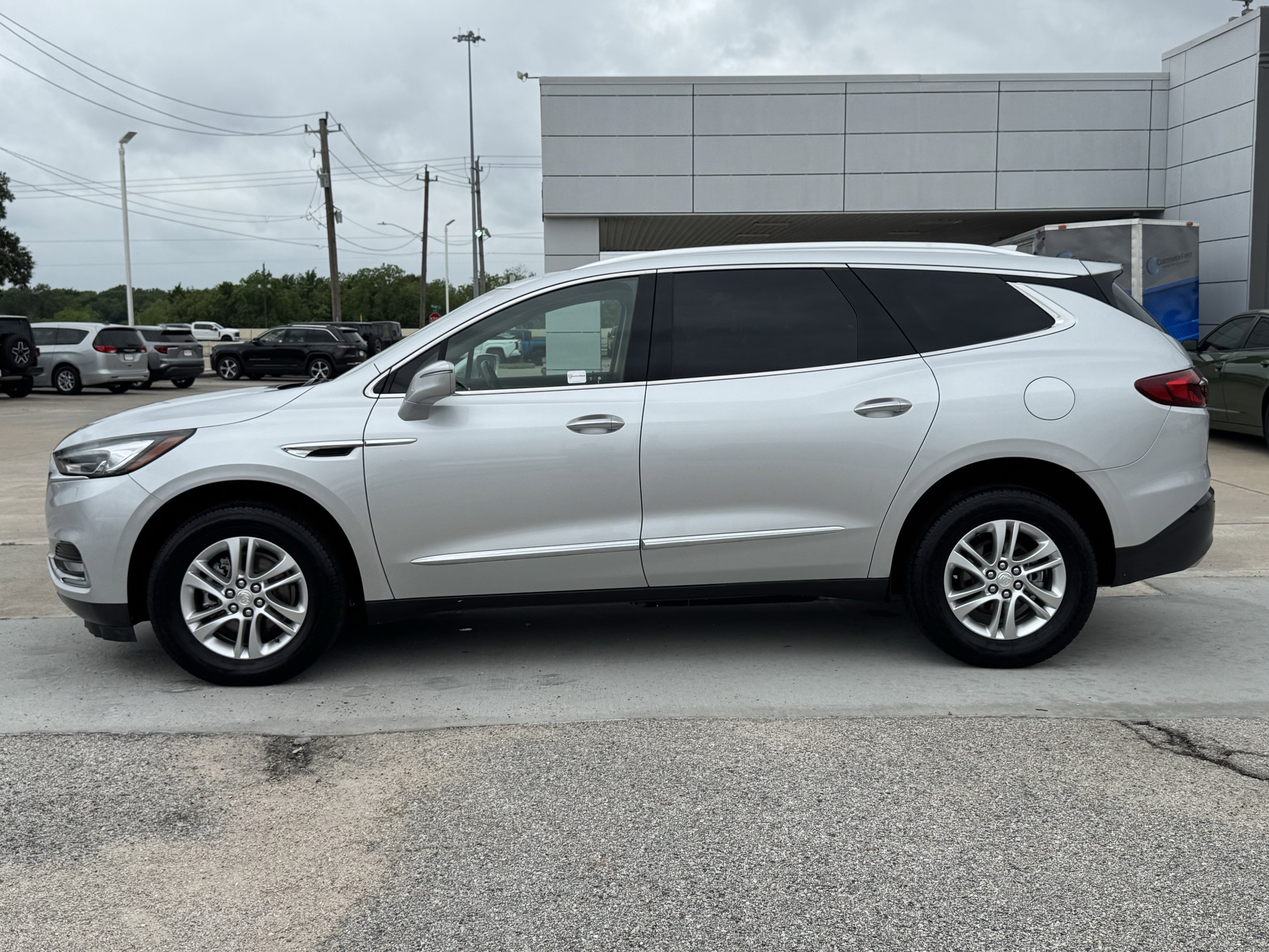Used 2020 Buick Enclave Essence w/ LPO, Floor Liner Package FWD image 7