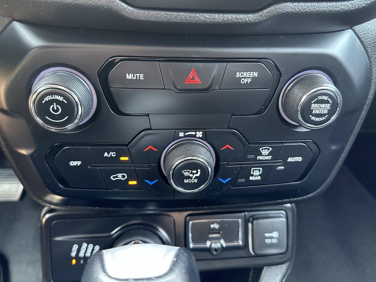 Used 2020 Jeep Renegade Limited w/ UConnect 8.4 Nav Group AWD/4WD image 59