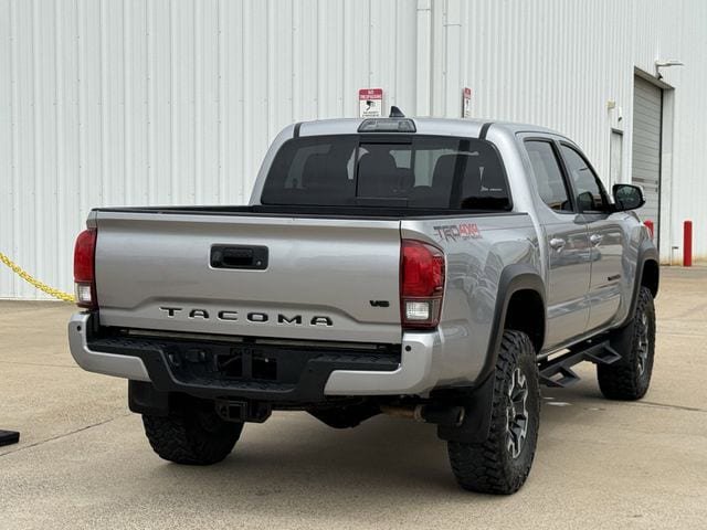 Used 2018 Toyota Tacoma TRD Off-Road AWD/4WD image 4