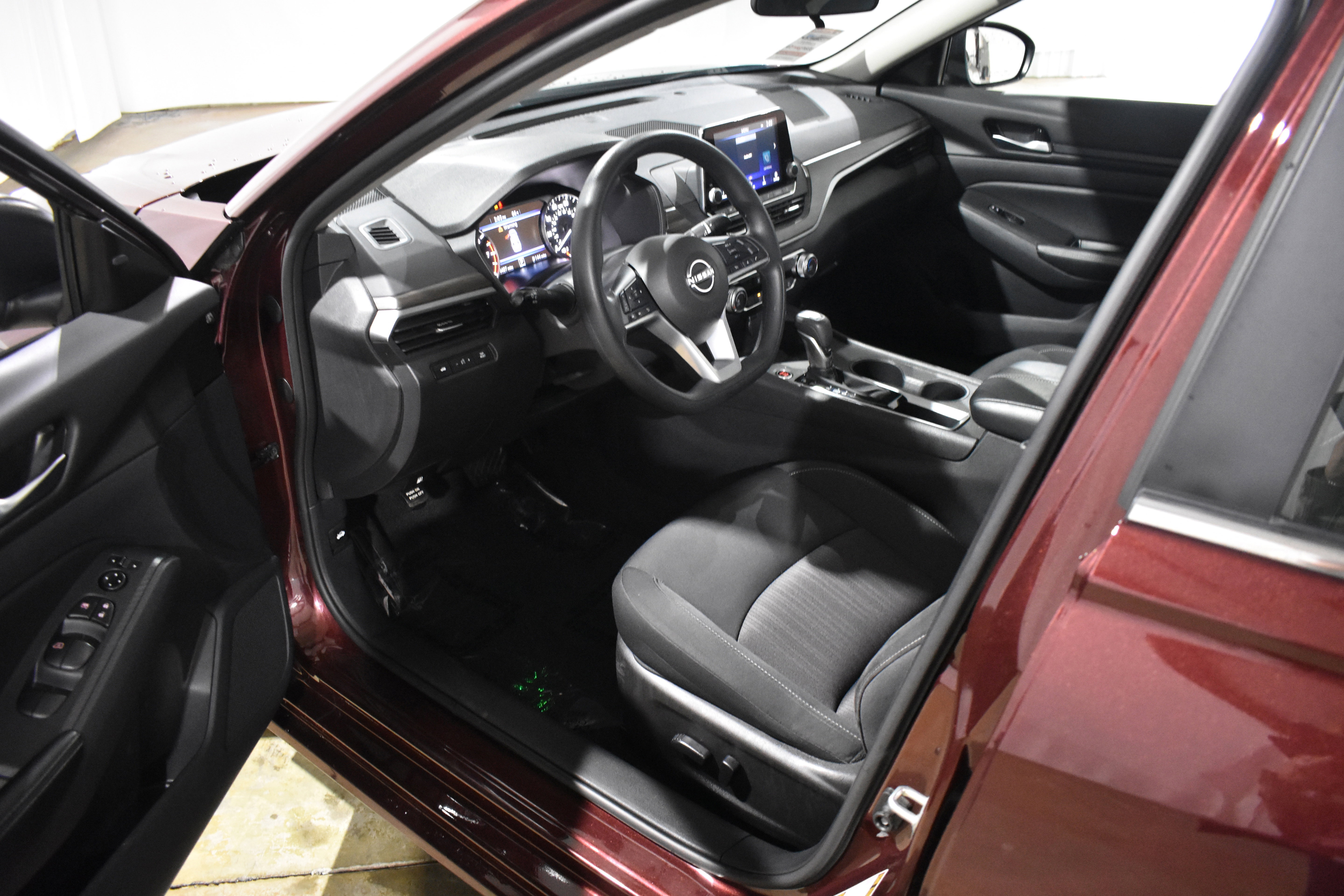 Used 2025 Nissan Altima 2.5 SV image 22