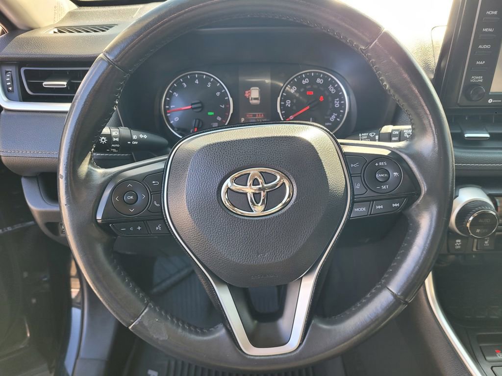 Used 2020 Toyota RAV4 XLE Premium image 21