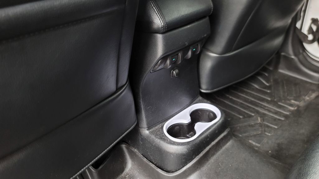 Used 2015 Jeep Wrangler Unlimited Sahara image 26