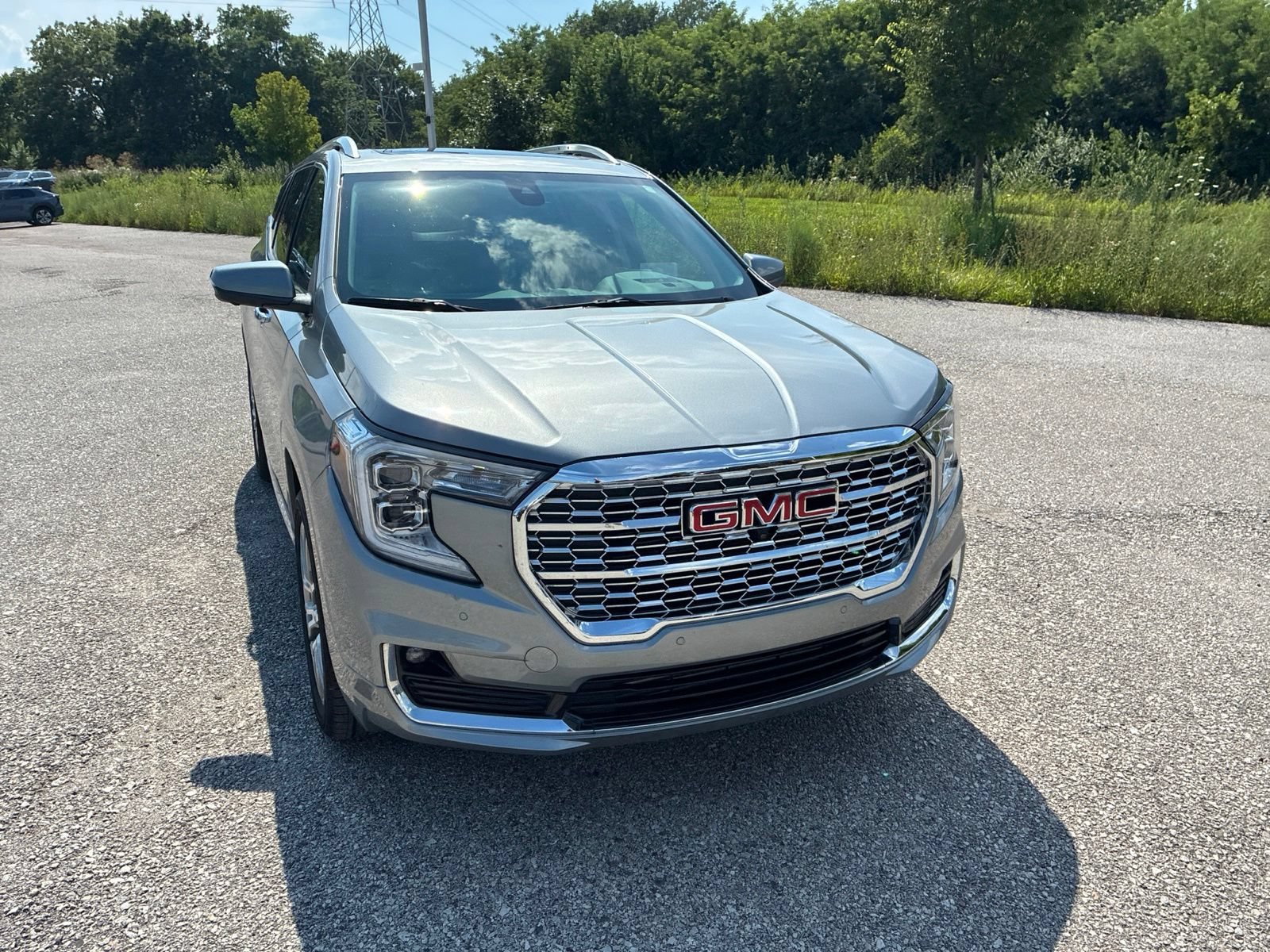 Used 2024 GMC Terrain Denali w/ Denali Premium Package AWD/4WD image 11