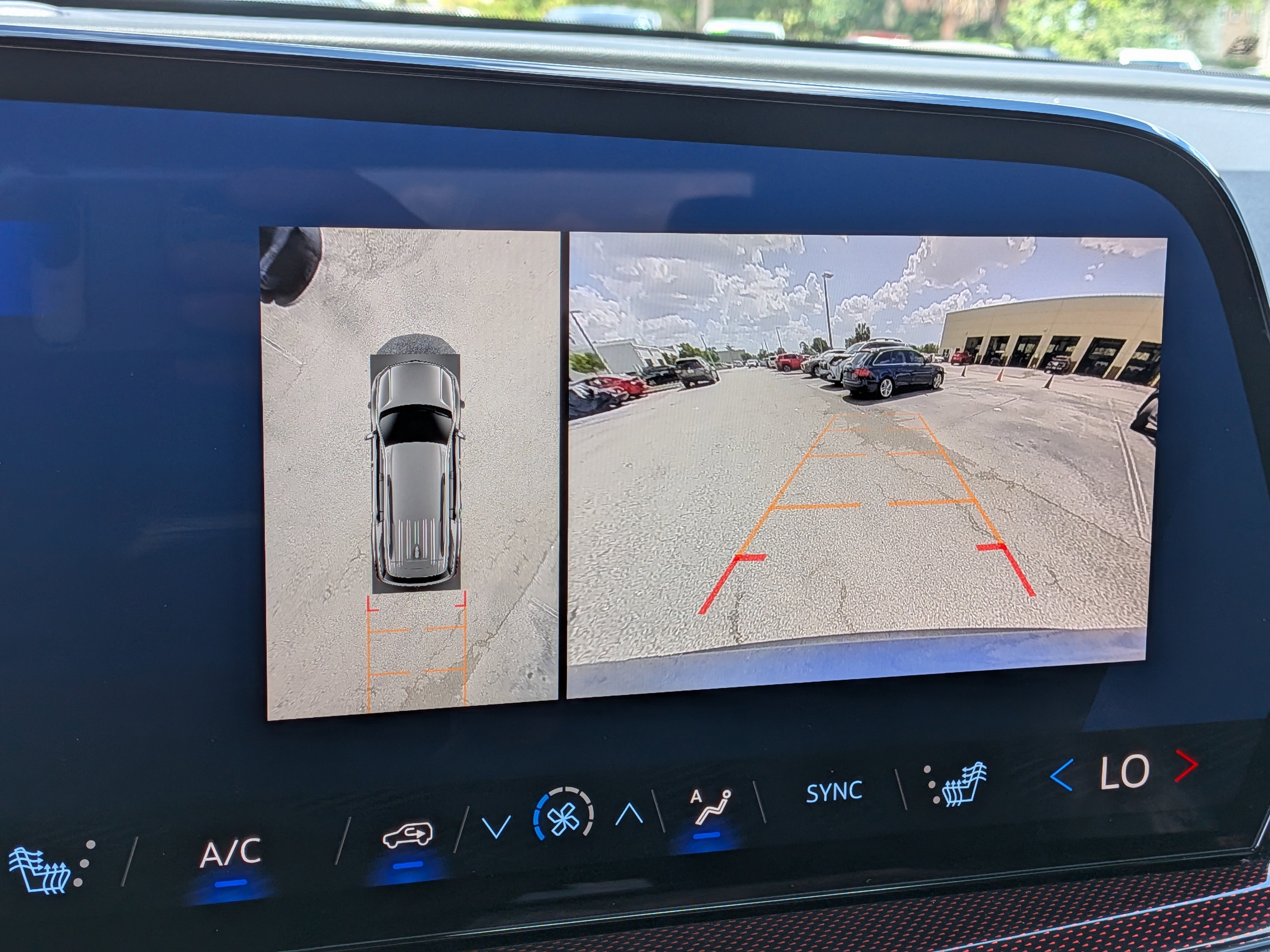 Used 2025 Chevrolet Traverse Z71 w/ Driver Confidence Package AWD/4WD image 33