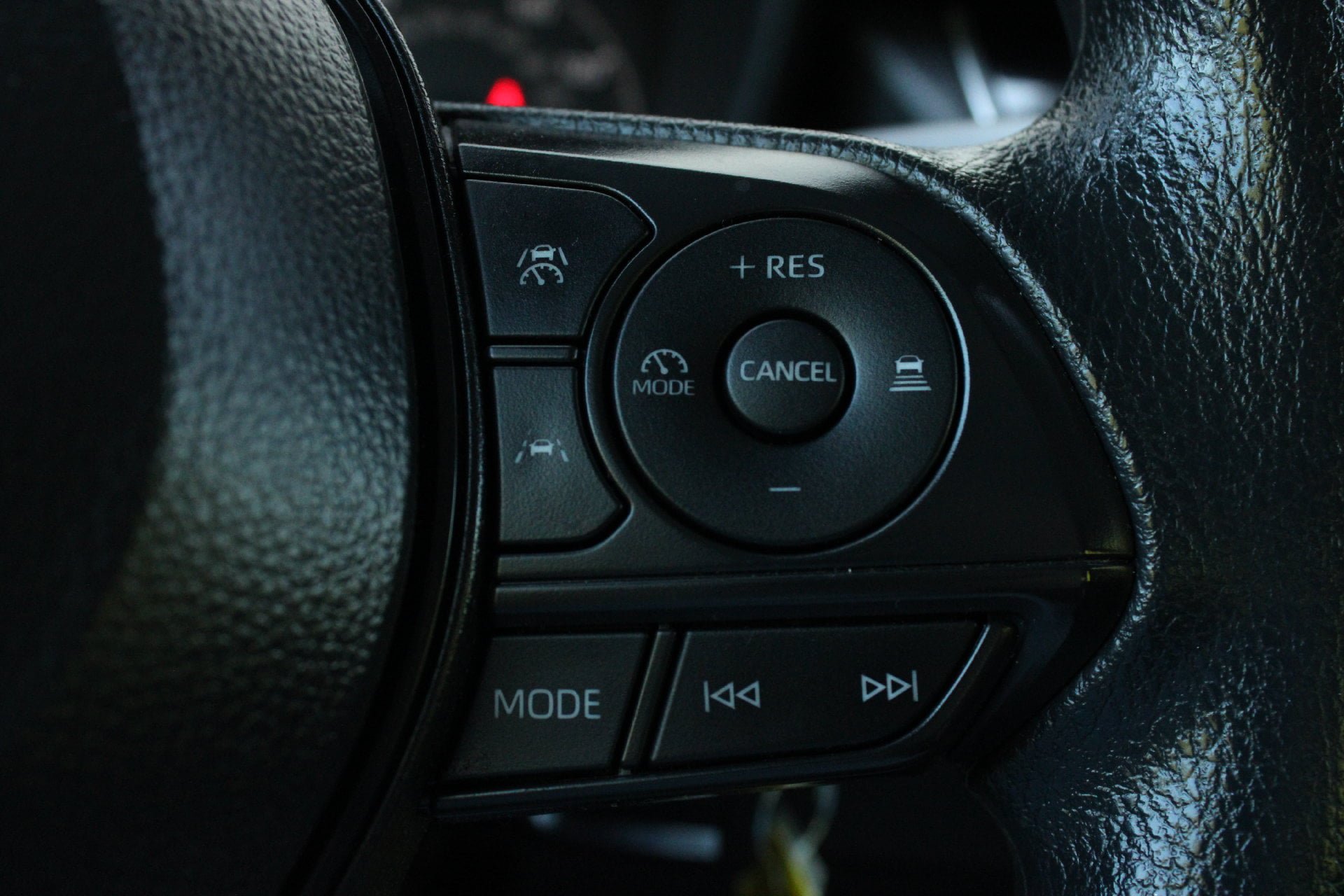 Used 2025 Toyota Corolla LE FWD image 31