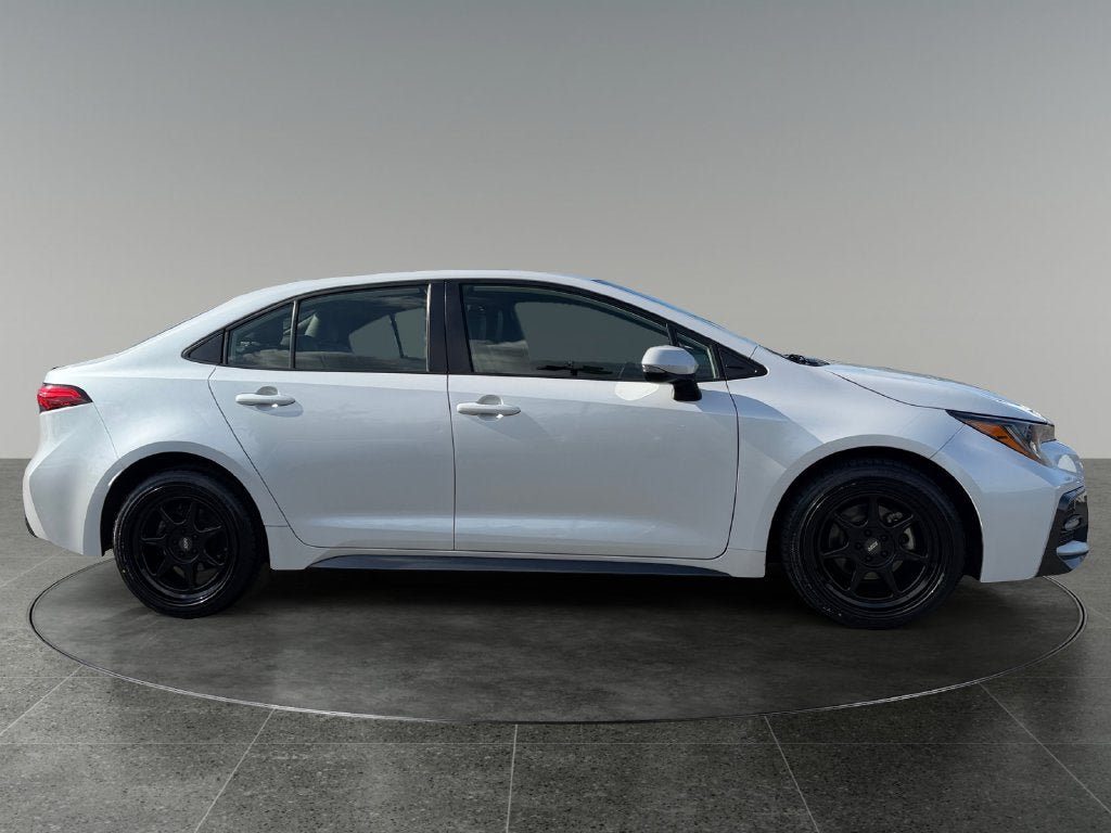 Used 2022 Toyota Corolla XSE FWD image 10