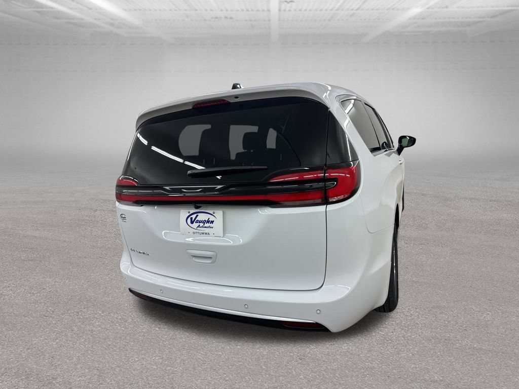 New 2027 Chrysler Pacifica Select FWD image 11