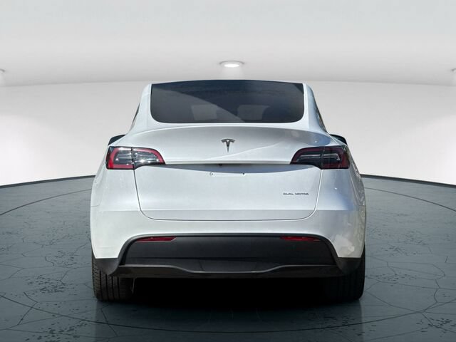Used 2023 Tesla Model Y AWD image 5