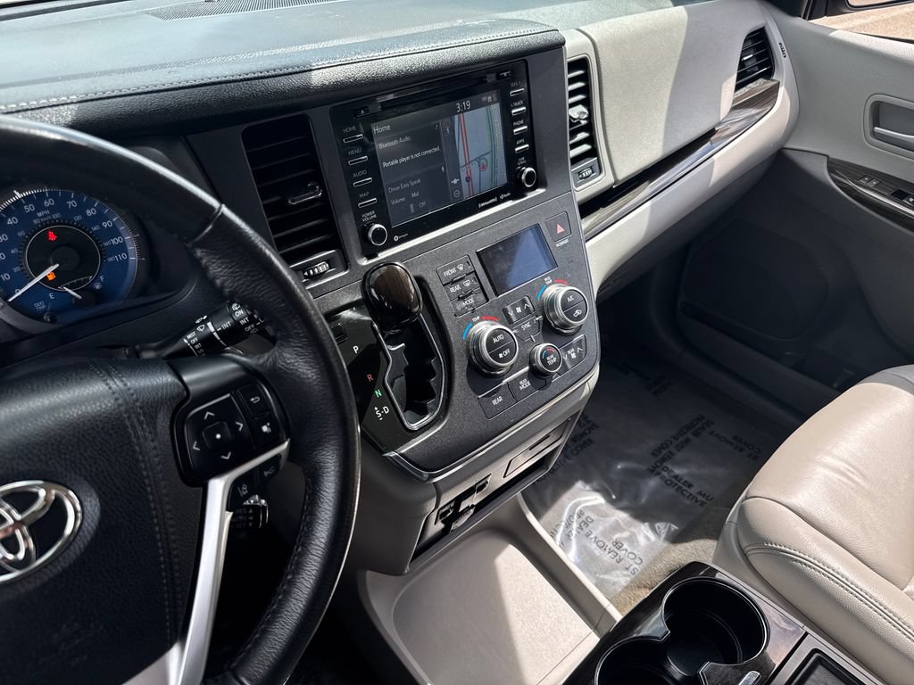 Used 2018 Toyota Sienna XLE Premium AWD/4WD image 20