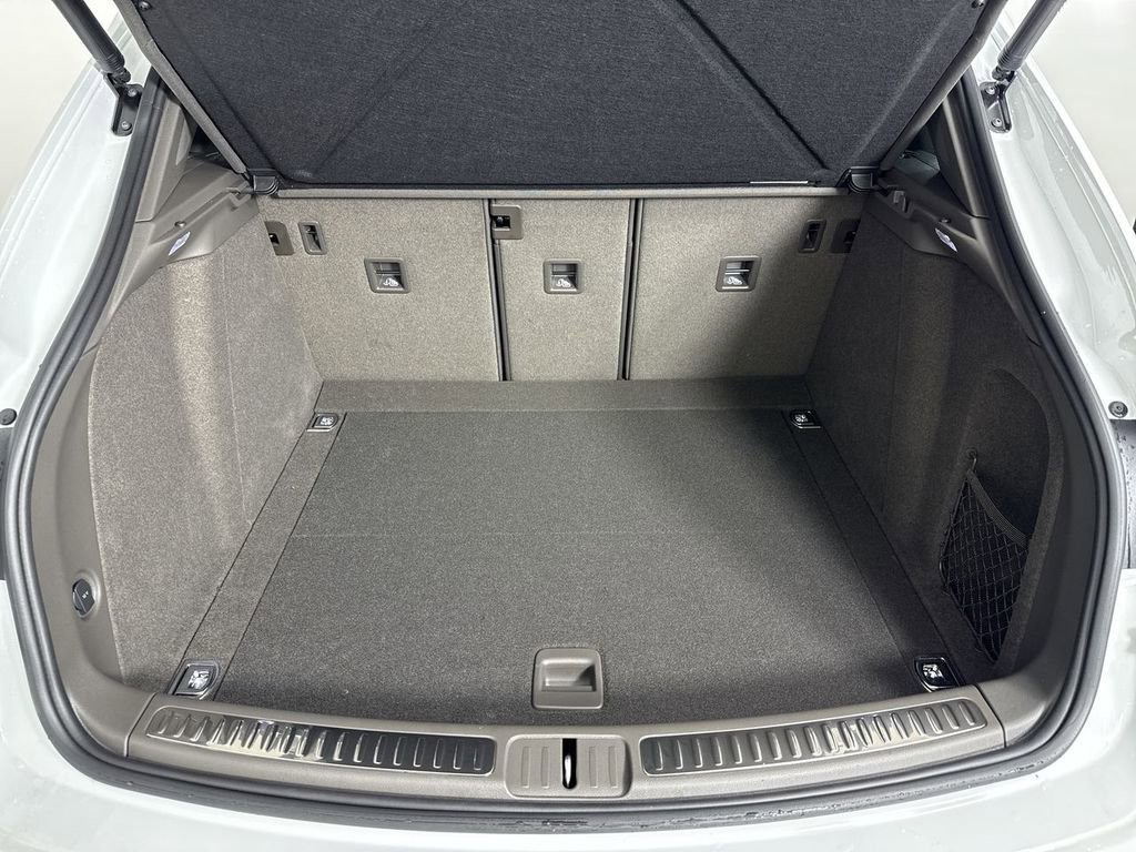 New 2026 Porsche Macan AWD/4WD image 21