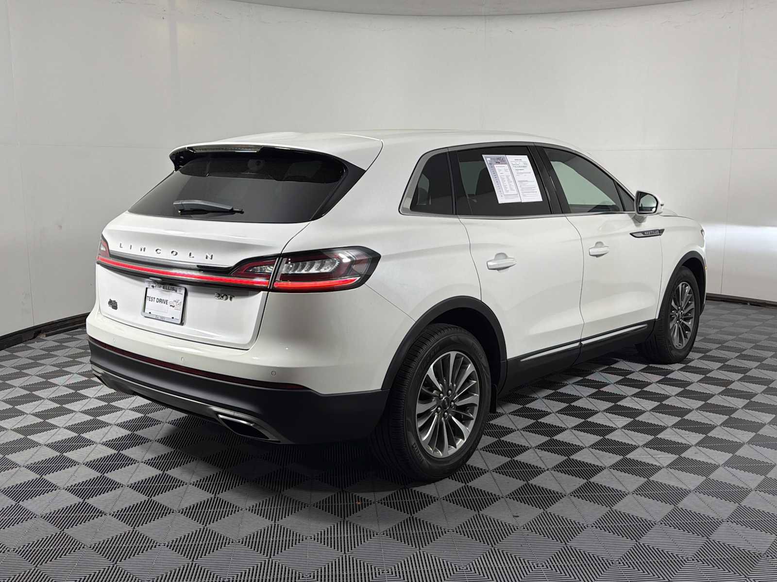 Used 2020 Lincoln Nautilus FWD w/ Equipment Group 101A image 7