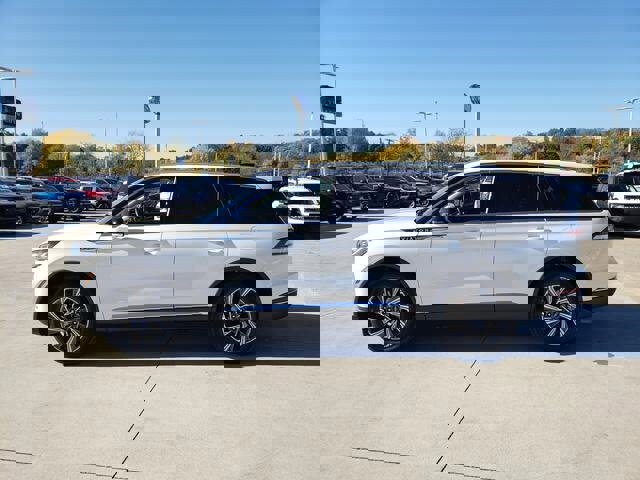 New 2026 Lincoln Aviator AWD image 5