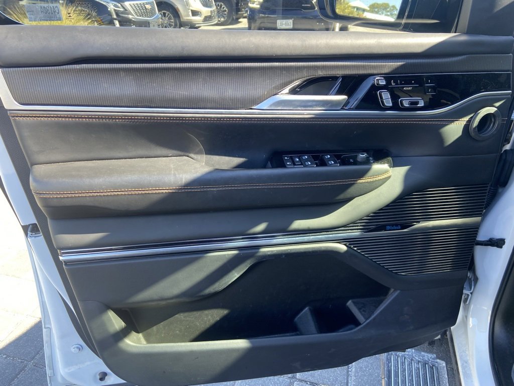 Used 2023 Jeep Grand Wagoneer Series III w/ Rear Seat Video Group 1 image 10