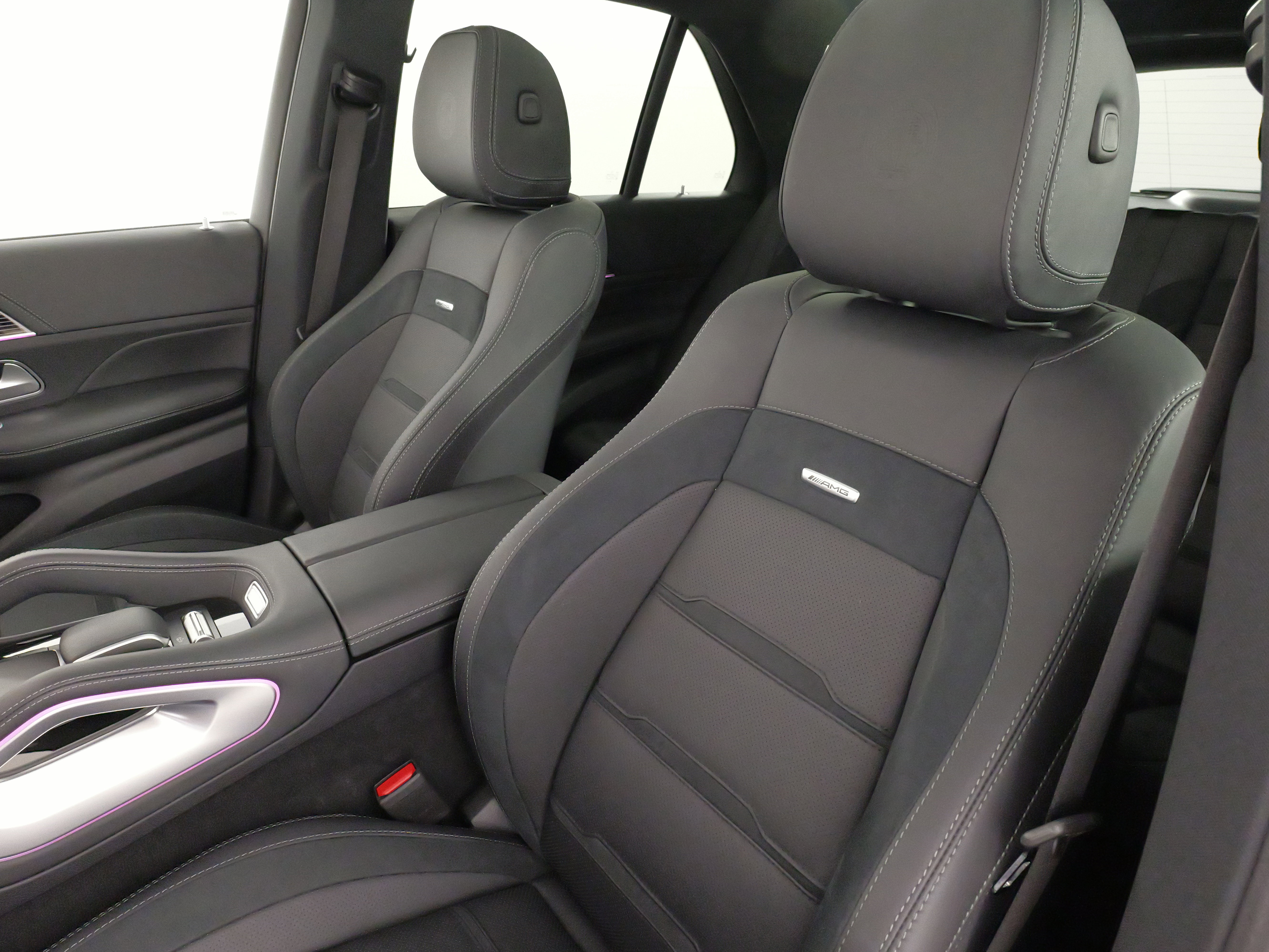 Used 2025 Mercedes-Benz GLE 53 AMG 4MATIC w/ Acoustic Comfort Package image 32