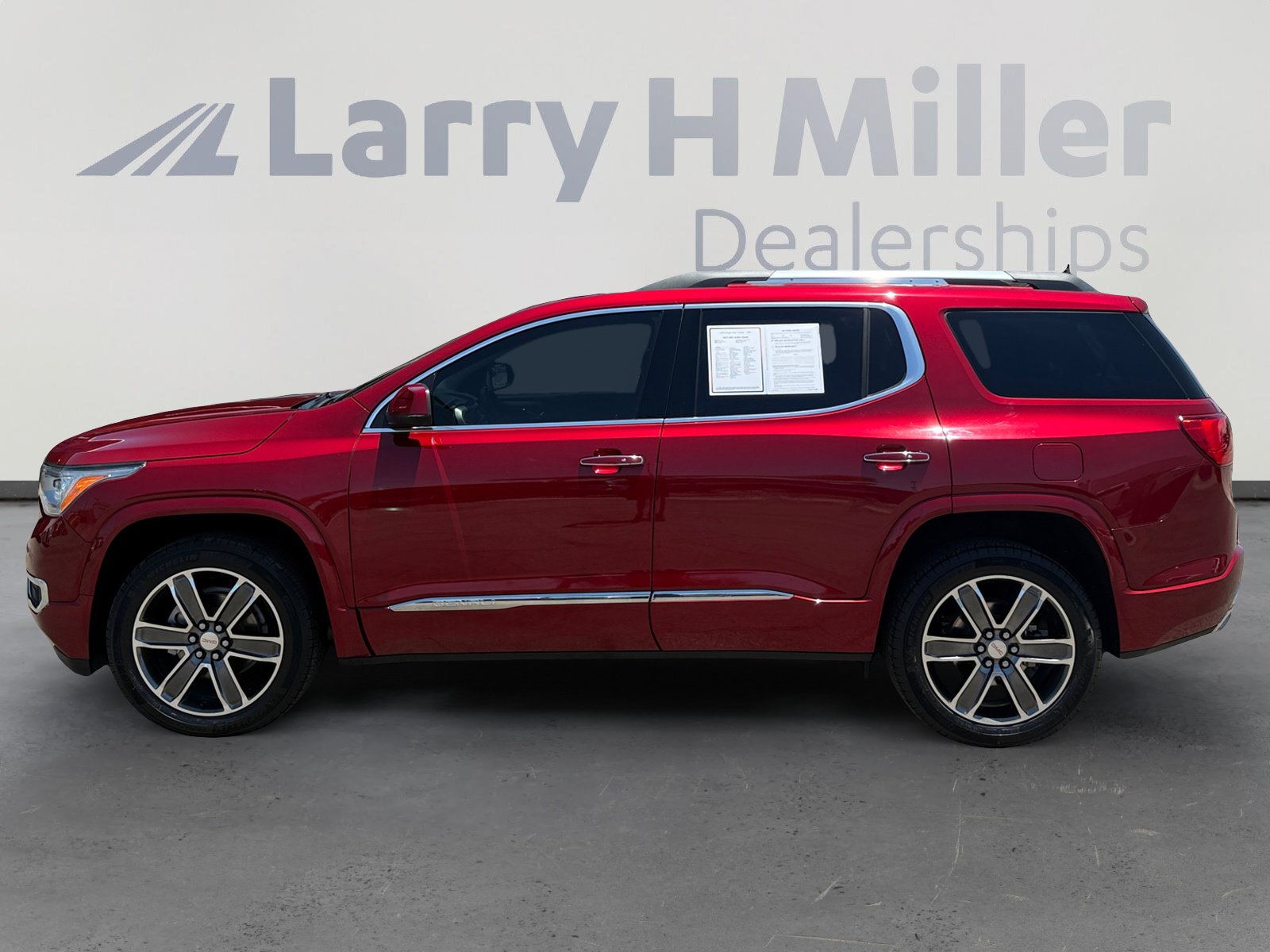 Used 2019 GMC Acadia Denali w/ Technology Package FWD image 2