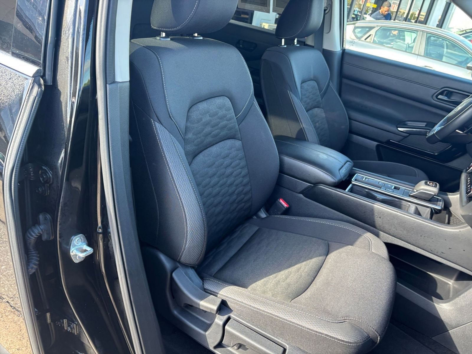 Used 2025 Nissan Pathfinder SV image 39