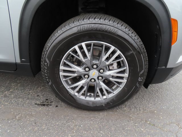 Used 2025 Chevrolet Traverse LT AWD/4WD image 9