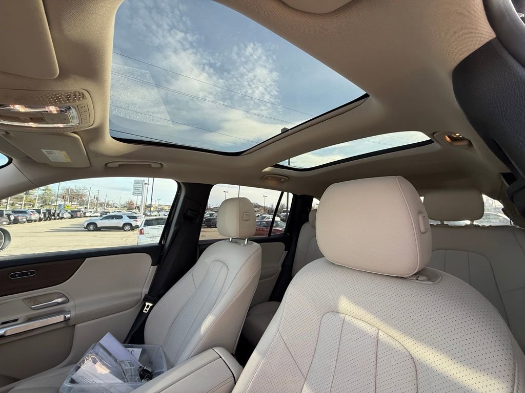 Used 2022 Mercedes-Benz GLB 250 4MATIC image 13