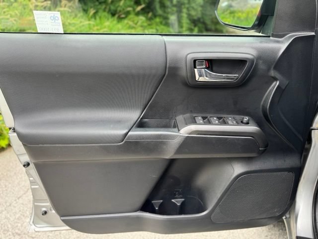 Used 2019 Toyota Tacoma TRD Off-Road AWD/4WD image 8