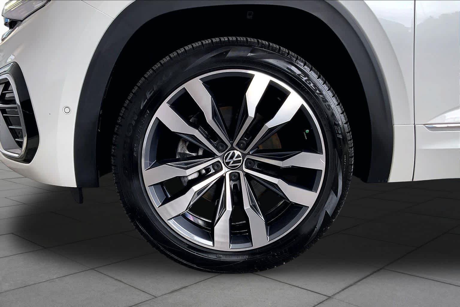 Used 2023 Volkswagen Atlas Cross Sport SEL Premium R-Line AWD/4WD image 11