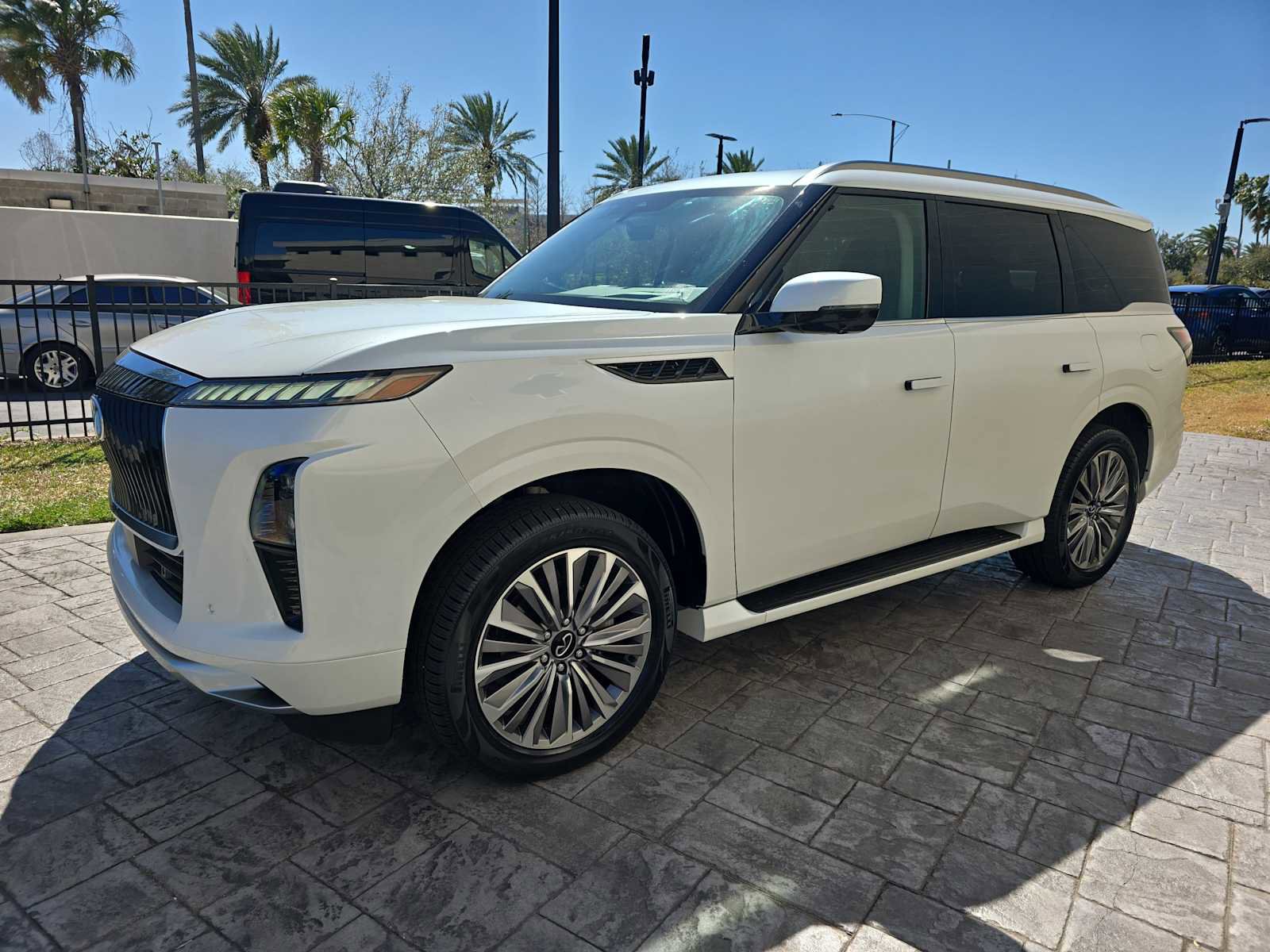 Certified 2025 INFINITI QX80 Luxe image 7