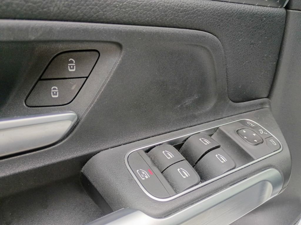 Used 2024 Mercedes-Benz GLB 250 4MATIC w/ Driver Assistance Package image 19