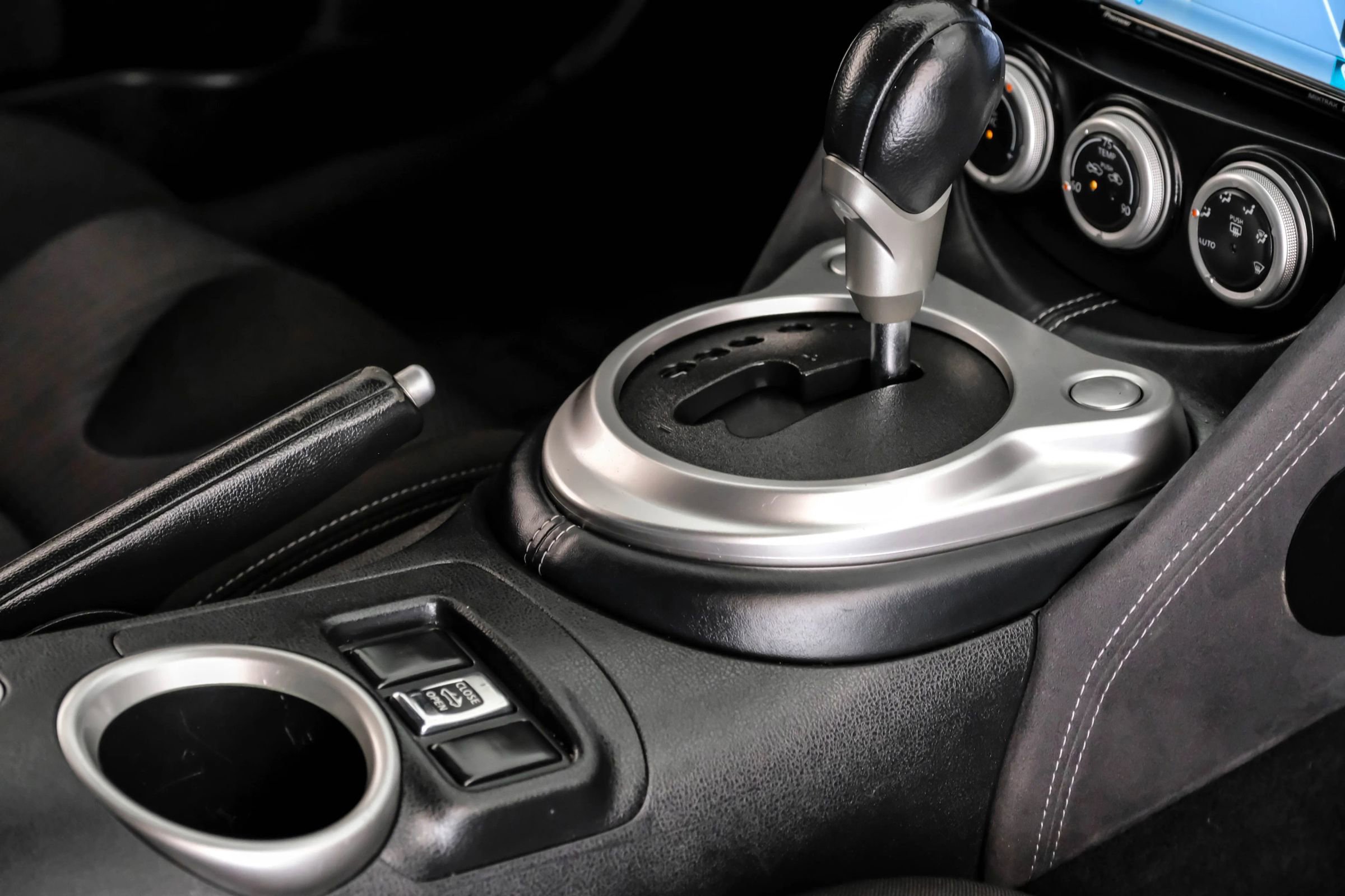 Used 2014 Nissan 370Z Roadster image 17