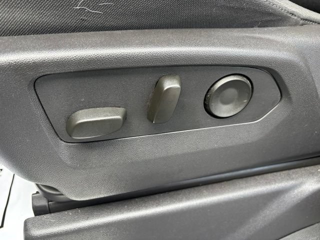 Used 2024 Chevrolet Silverado 1500 LT AWD/4WD image 25