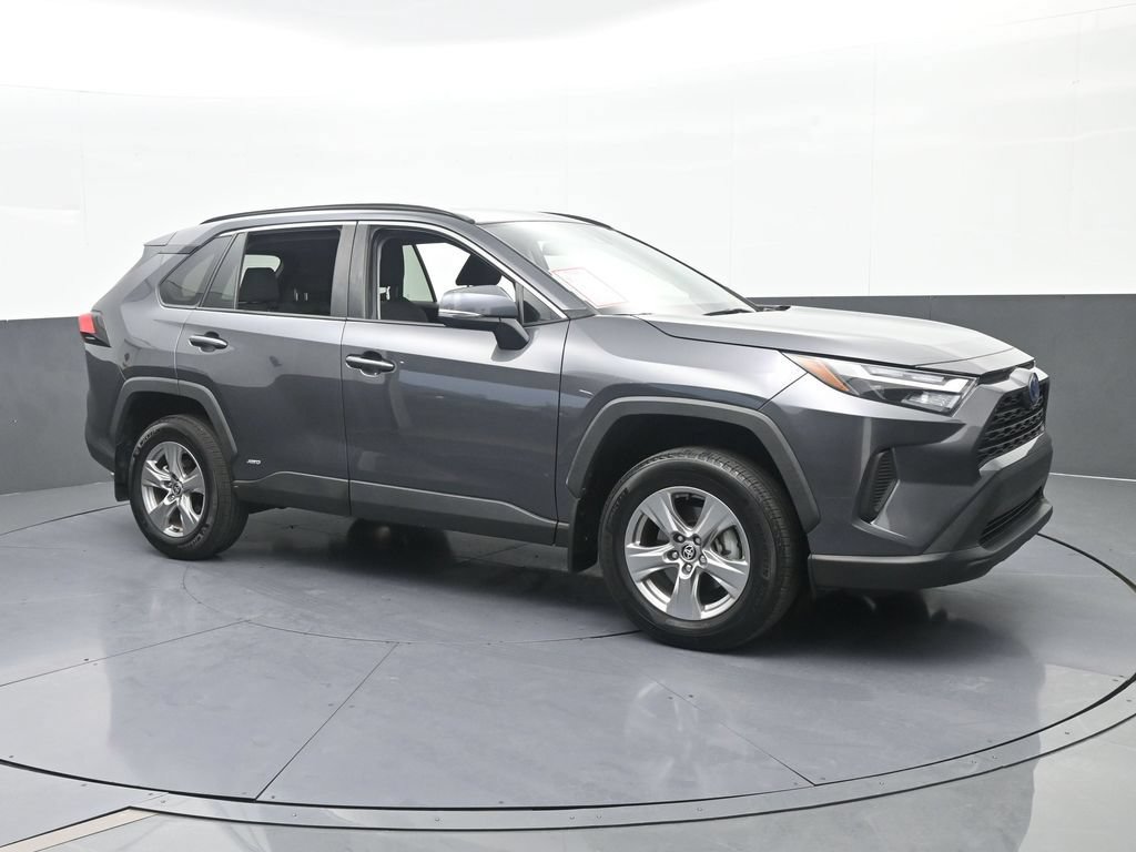 Used 2024 Toyota RAV4 XLE AWD/4WD image 8