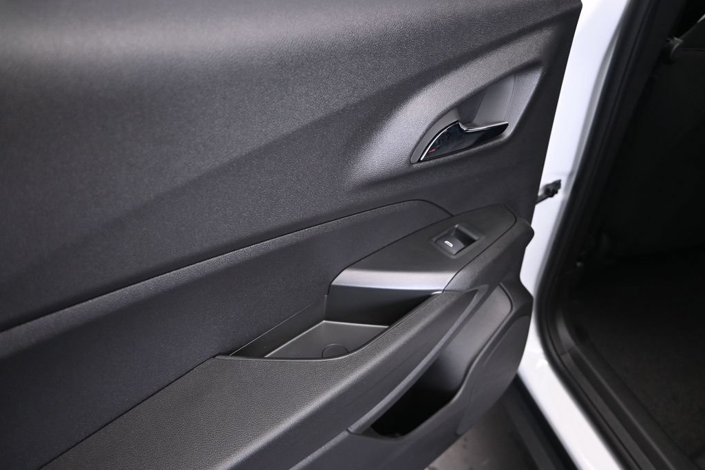 New 2026 Chevrolet Trax RS w/ Sunroof Package FWD image 15