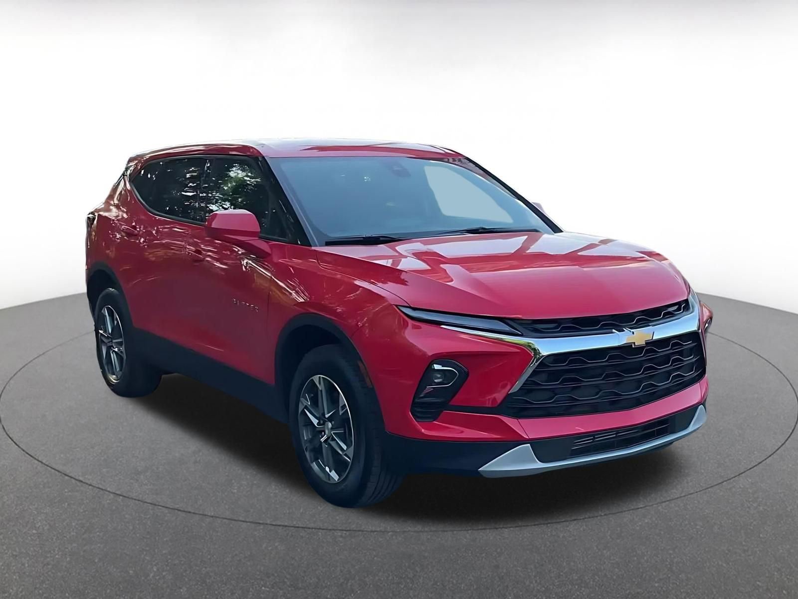 Used 2025 Chevrolet Blazer LT image 3