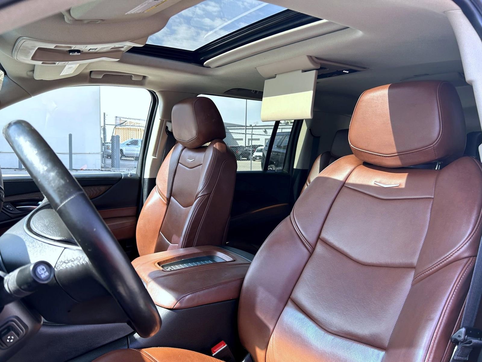 Used 2020 Cadillac Escalade ESV Premium Luxury image 16