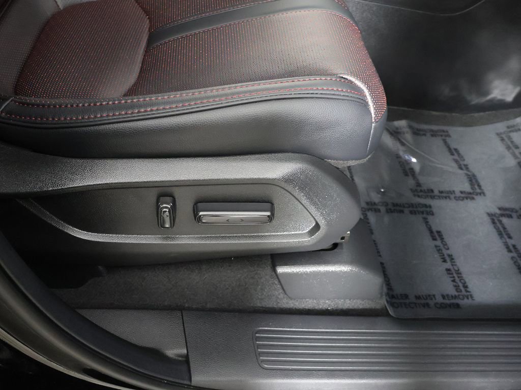 Certified 2025 Honda Pilot Black Edition image 38