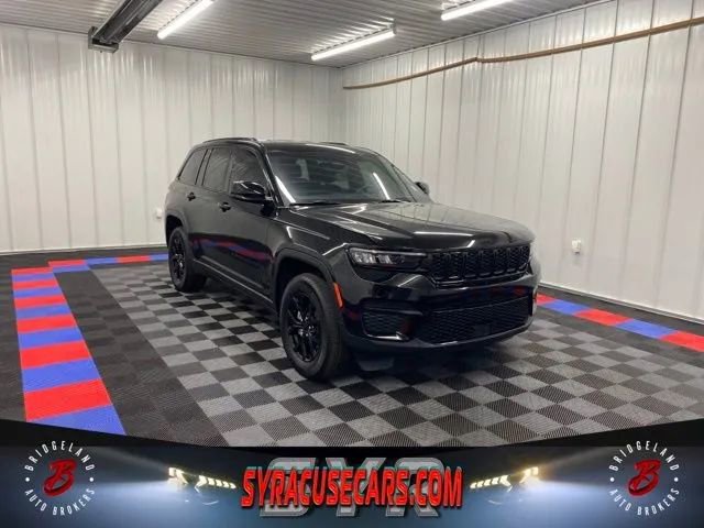 Used 2024 Jeep Grand Cherokee Altitude