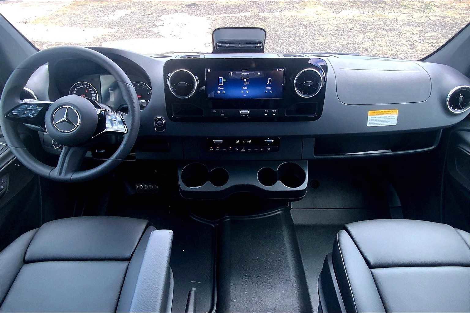 Used 2025 Mercedes-Benz Sprinter 2500 image 17