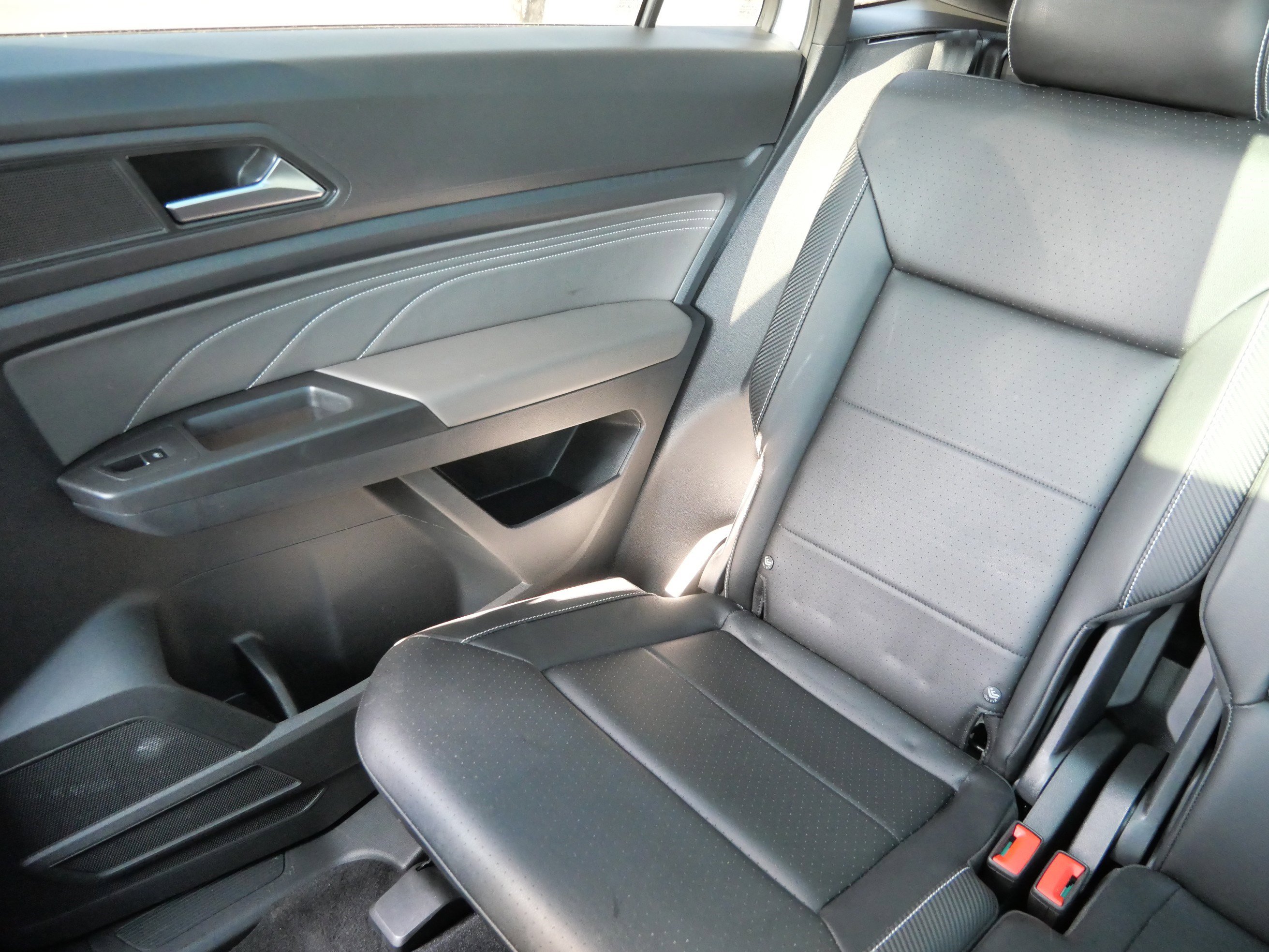 Used 2023 Volkswagen Atlas Cross Sport SEL R-Line image 12