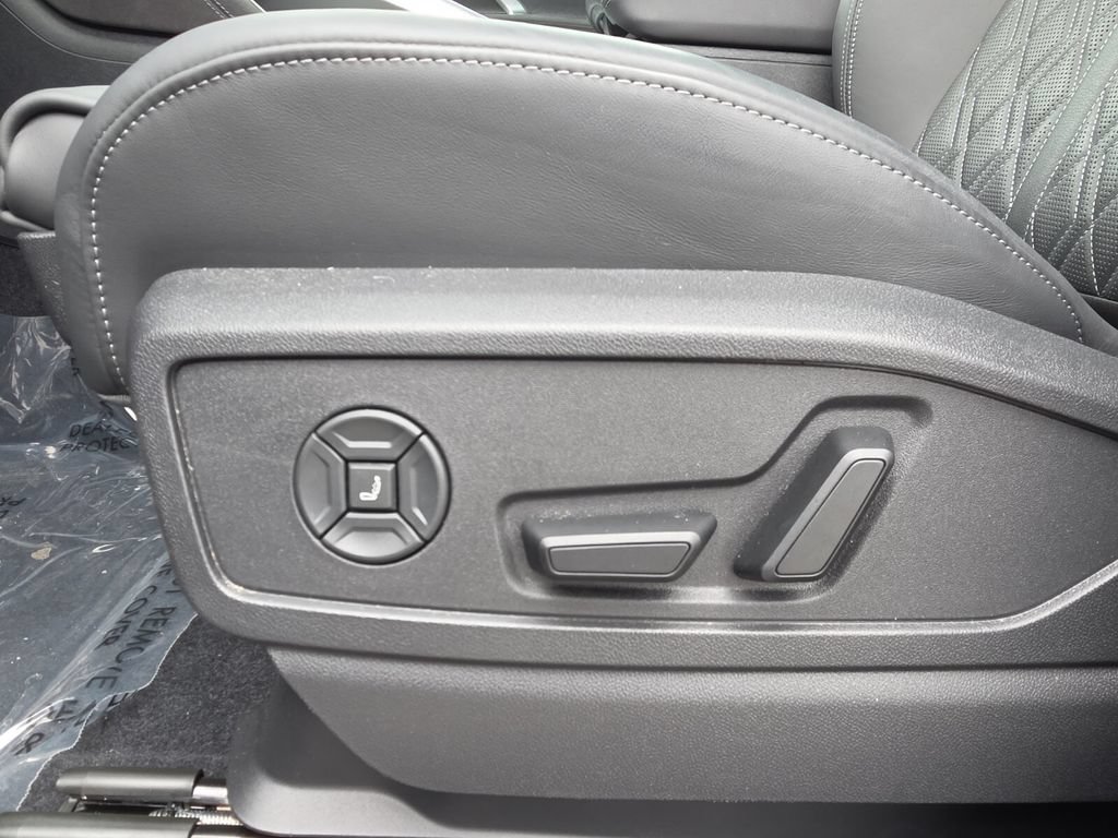 Certified 2025 Audi SQ5 Premium Plus AWD/4WD image 12