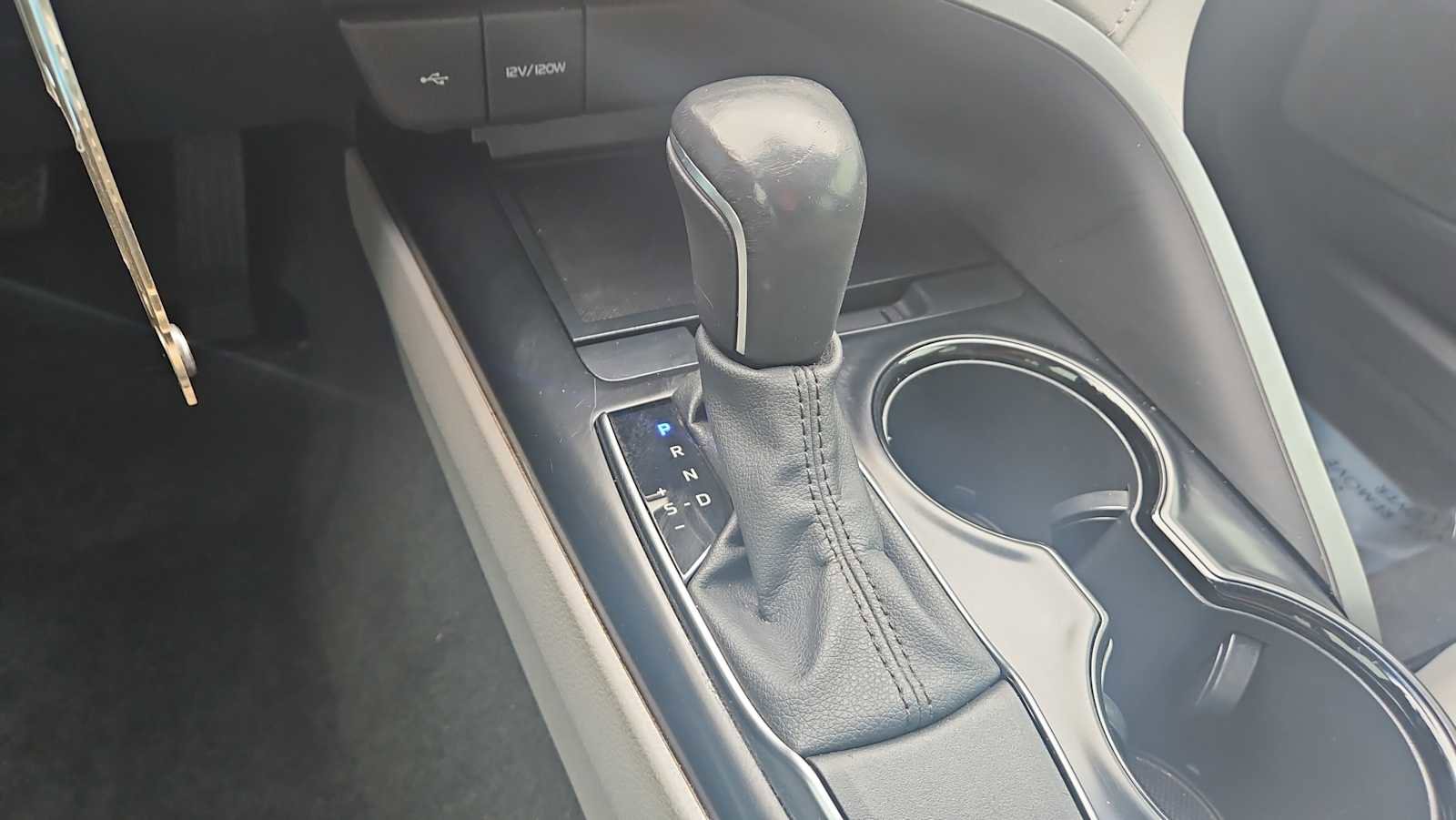 Used 2020 Toyota Camry SE FWD image 21