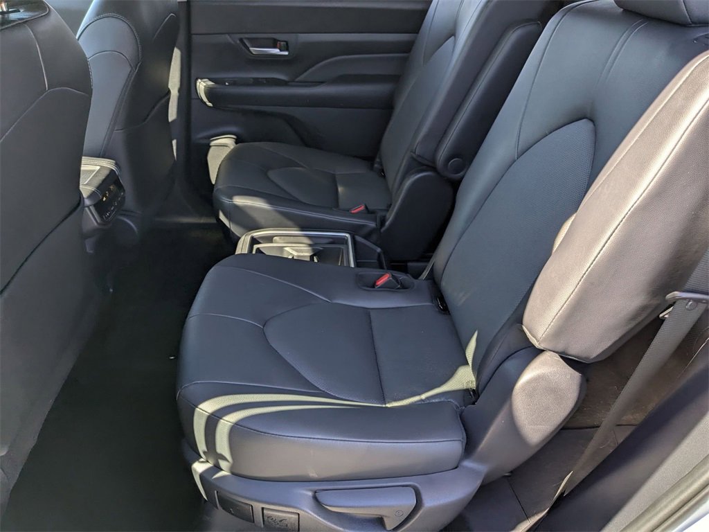 Used 2025 Toyota Grand Highlander FWD image 27