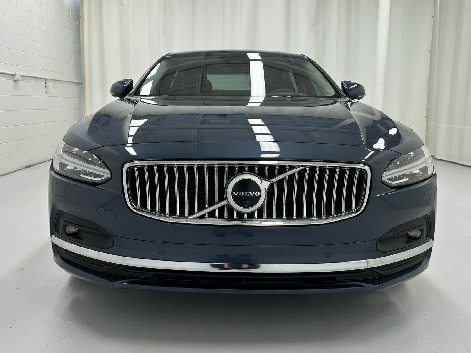 Used 2023 Volvo S90 B6 Plus AWD/4WD image 5