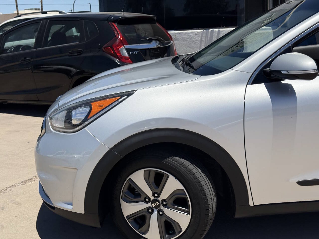 Used 2017 Kia Niro EX FWD image 11