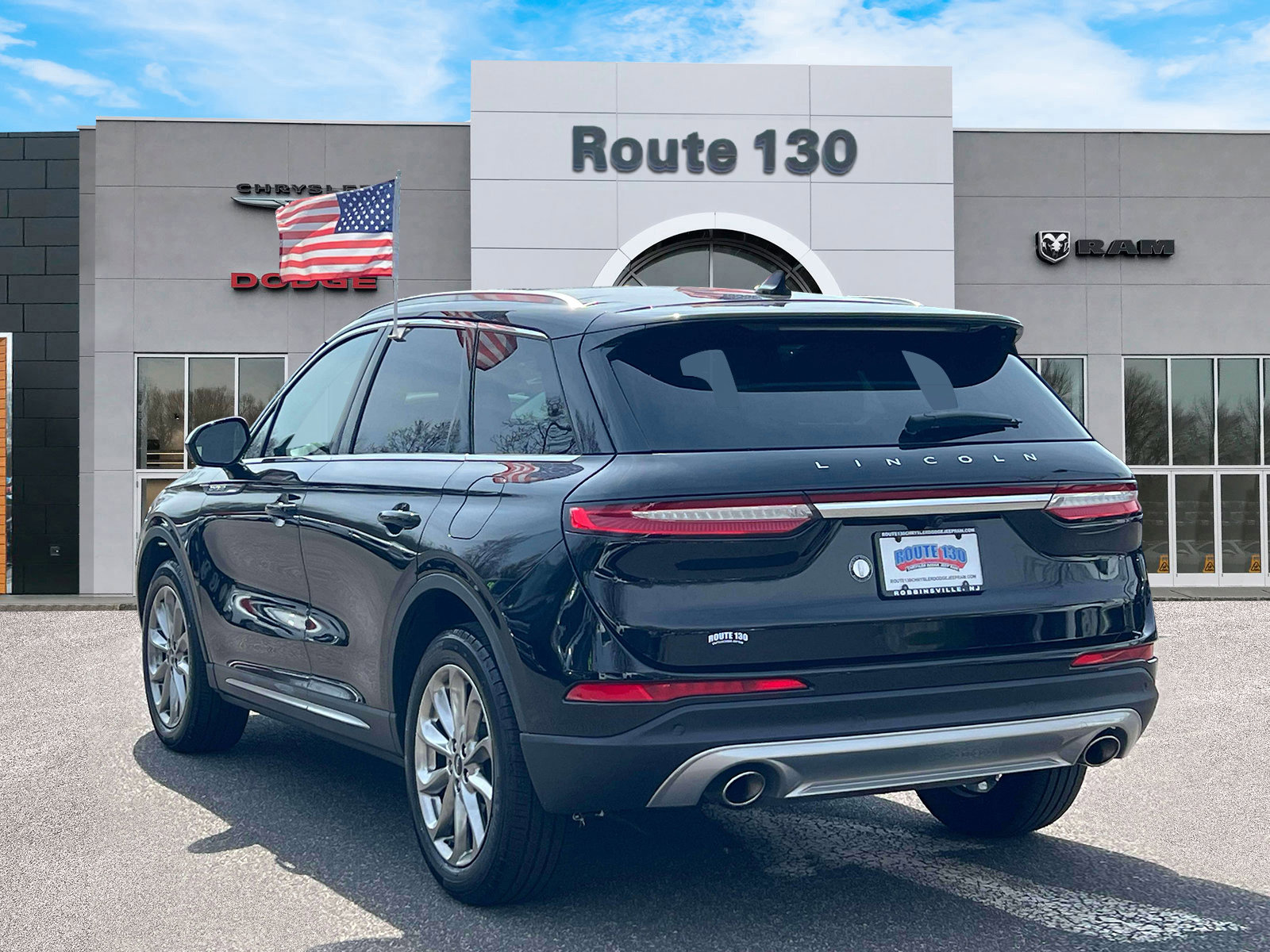 Used 2022 Lincoln Corsair AWD w/ Premium Package image 3