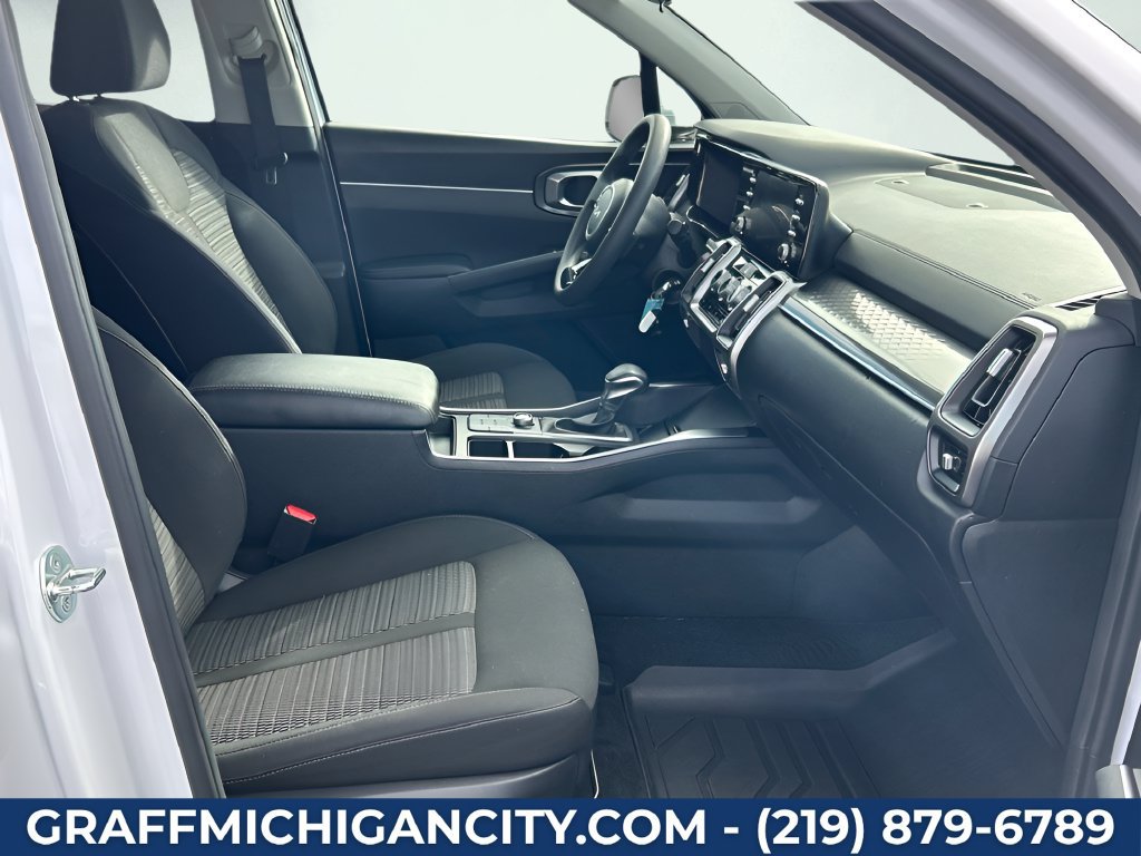 Used 2023 Kia Sorento LX FWD image 25