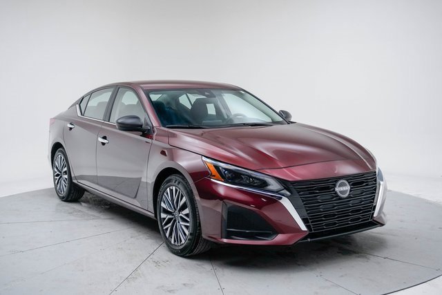 Used 2025 Nissan Altima 2.5 SV image 10