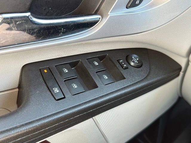 Used 2017 Chevrolet Equinox LT w/ Convenience Package image 19