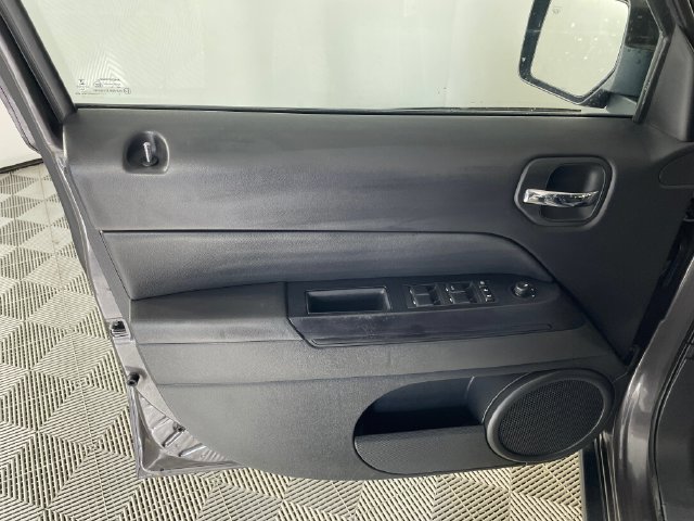 Used 2017 Jeep Patriot Sport w/ Power Value Group AWD/4WD image 14