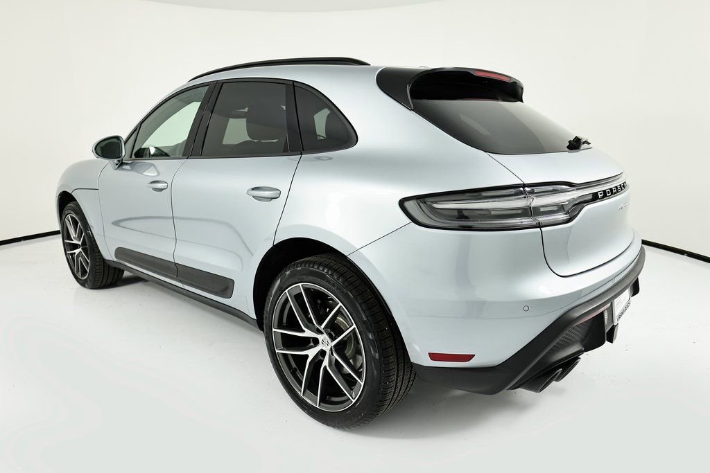 Certified 2025 Porsche Macan image 3
