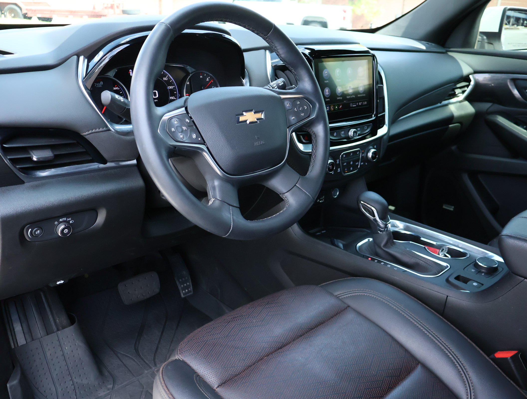 Used 2023 Chevrolet Traverse High Country AWD/4WD image 3