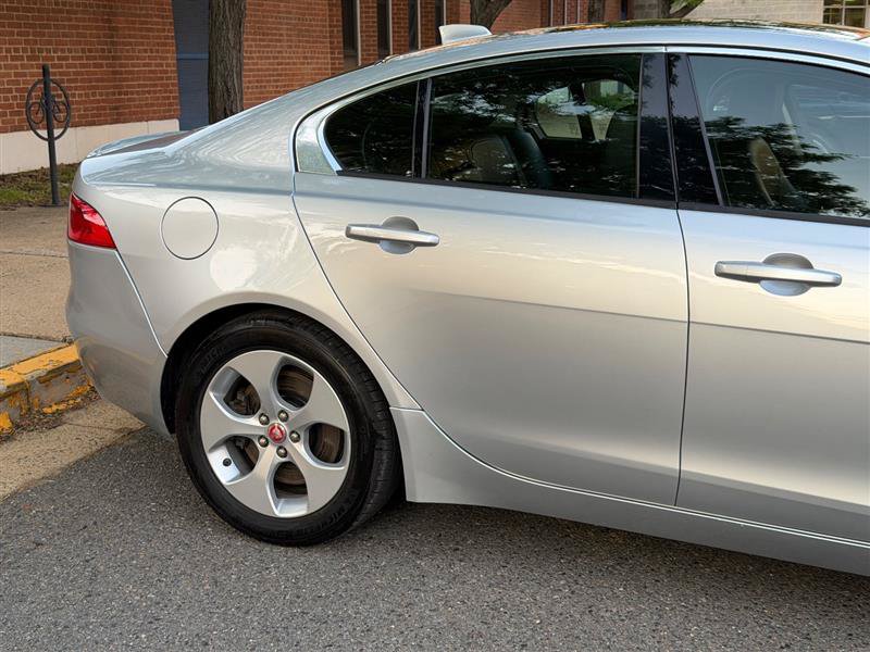 Used 2017 Jaguar XE Premium AWD/4WD image 6